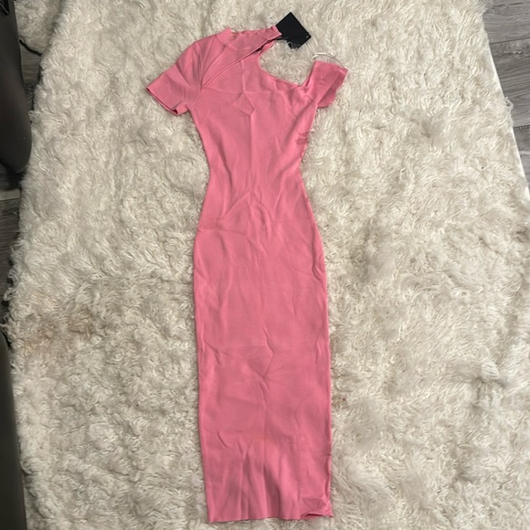 TURTLE NECK ONE SHOULDER SHORT SLEEVE MIDI - Picture 2 of 3